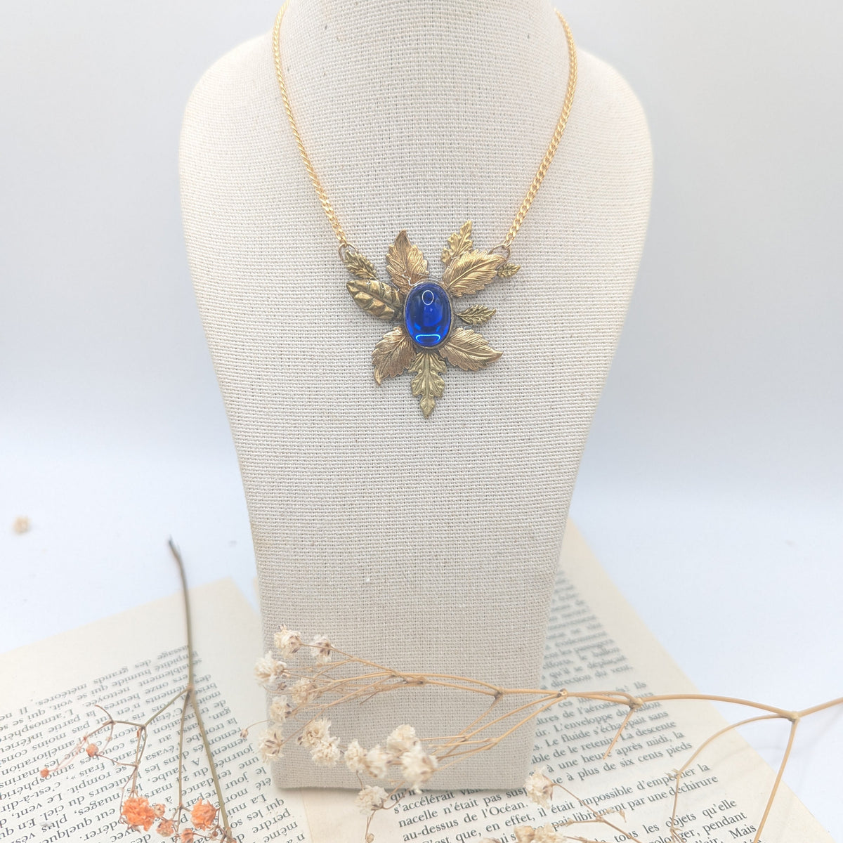 collier en verre de murano et feuille esprit féérique et art nouveau