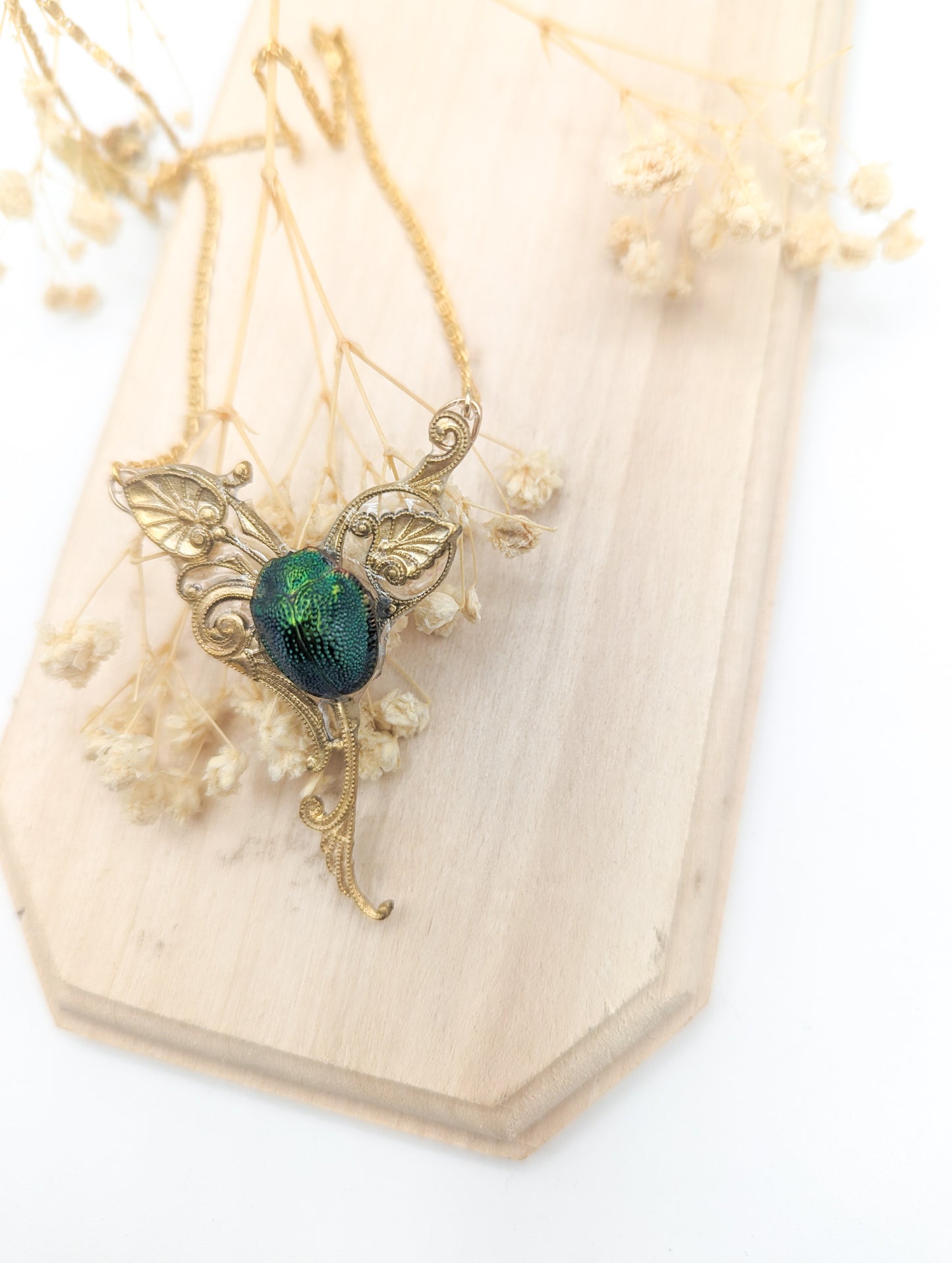 Collier scarabée collection Mémorabilia – bijou artisanal Victorian Rehab