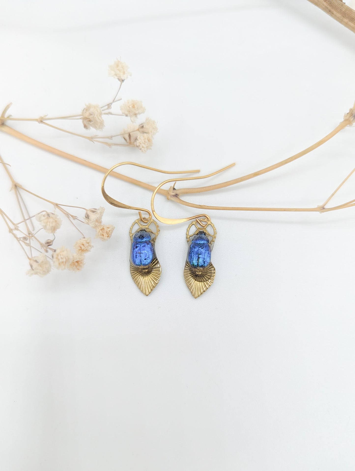 Boucles Maat scarabée bleu – bijou artisanal fait main en France | Victorian Rehab