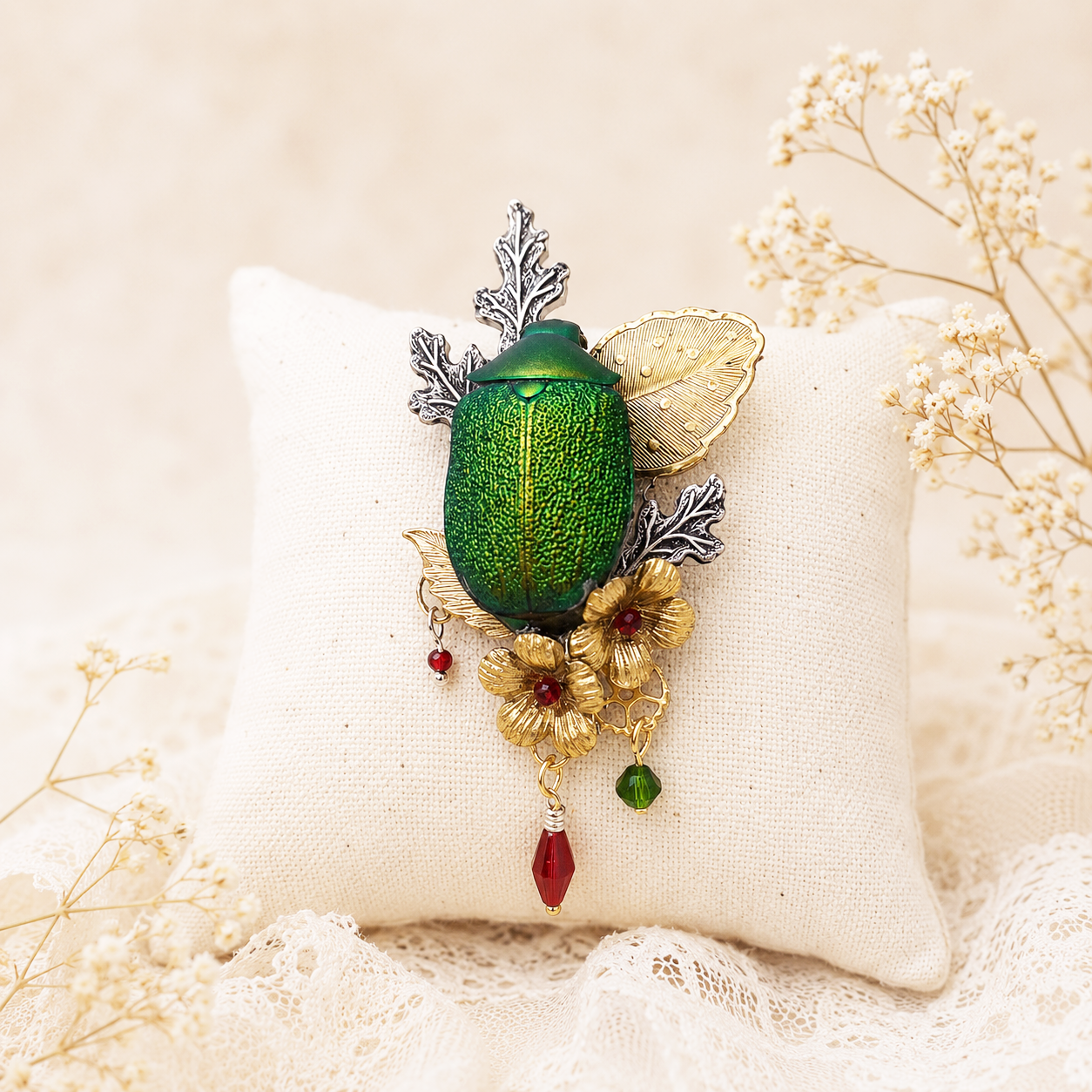 Vue ensemble broche Galathée – pièce unique naturaliste fait main | Victorian Rehab