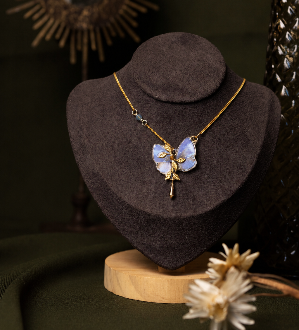 Collier Naturalia Lavande papillon Udara Dilecta – bijou Art Nouveau Victorian Rehab