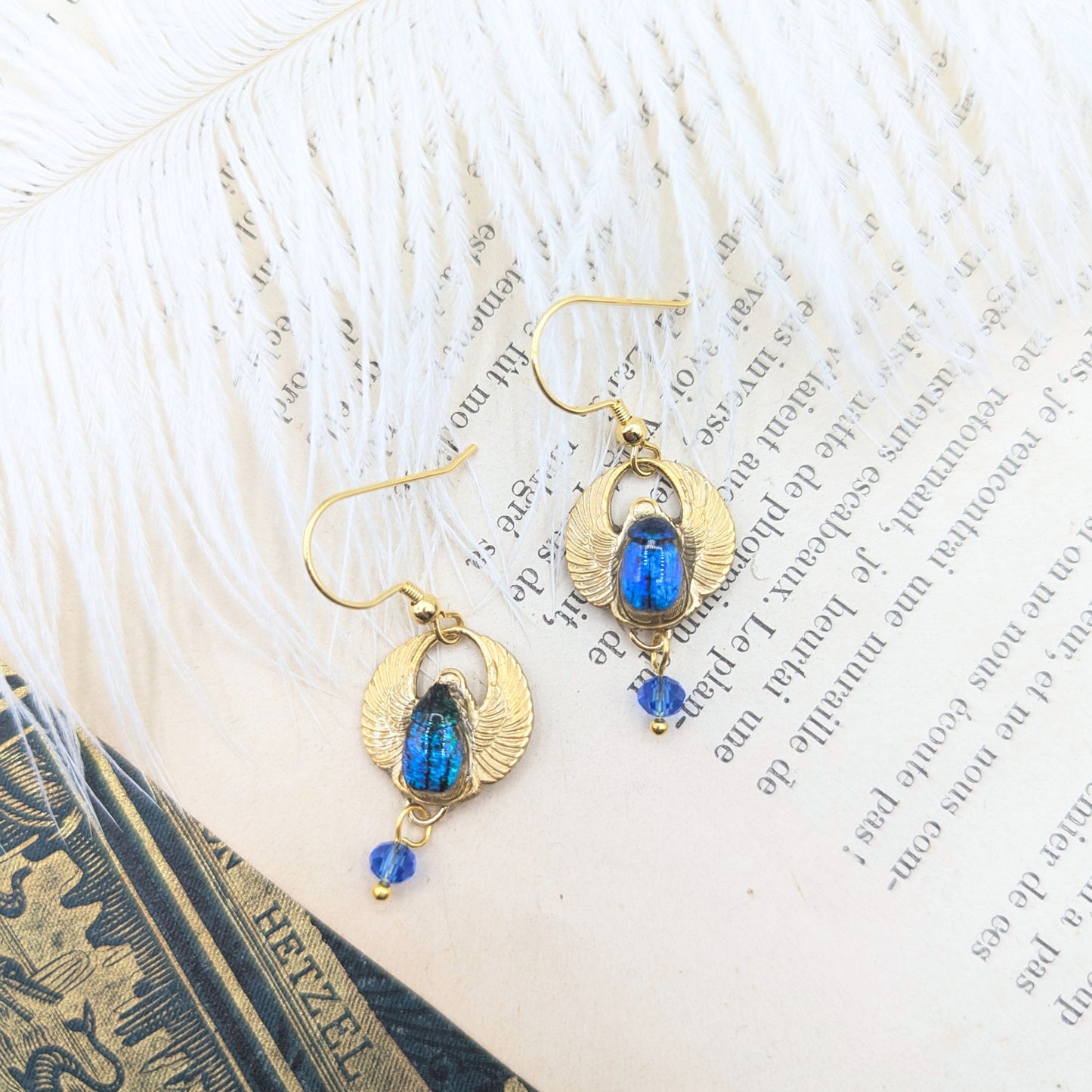Boucles d'oreille Amon Râ bleu – bijou scarabée égyptien, Égypte antique | Victorian Rehab