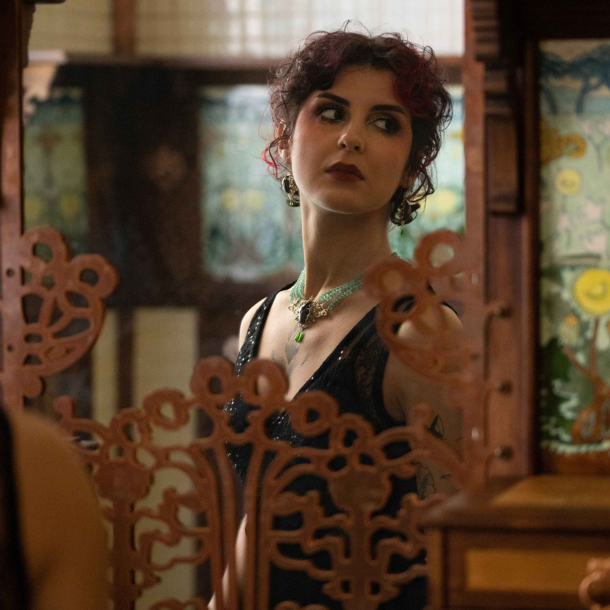 Collier Westwood vert aventurine porté – bijou victorien fait main | Victorian Rehab