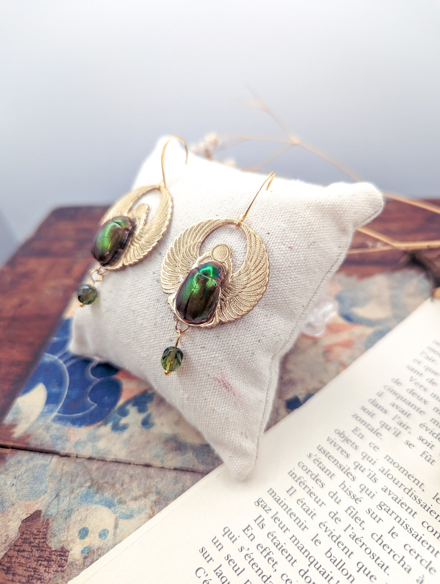 Boucles d'oreille scarabée collection Mémorabilia – bijou Art Nouveau fait main | Victorian Rehab