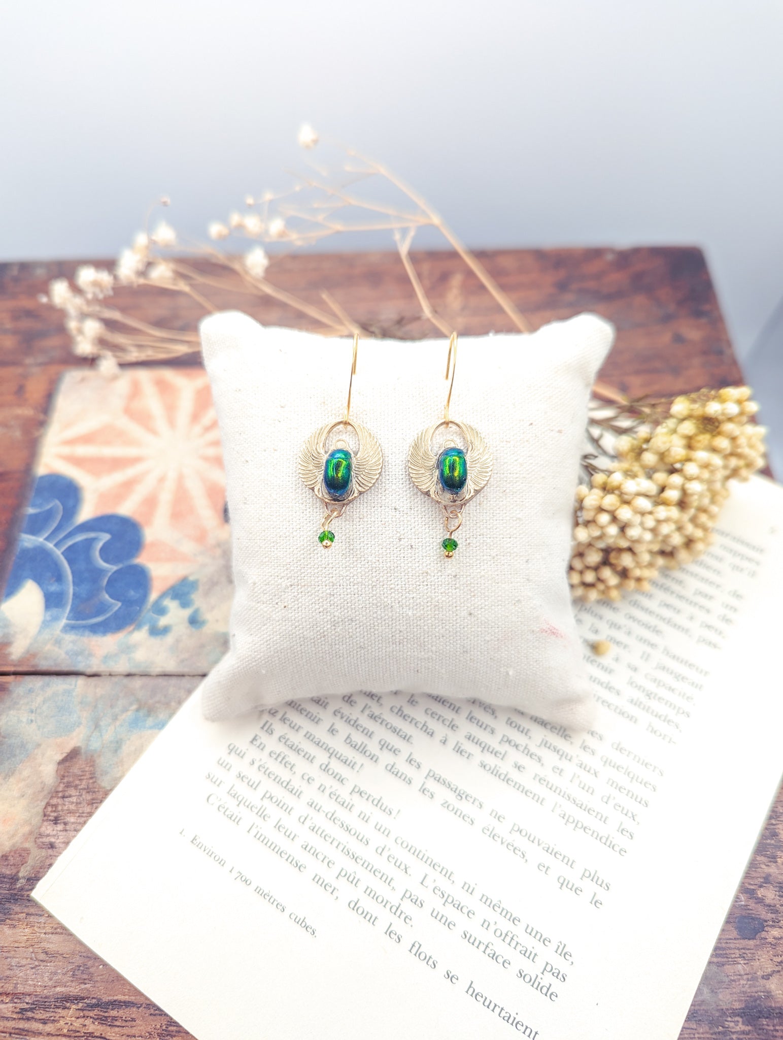 Vue ensemble boucles Amon Râ petit modèle – estampe & scarabée | Victorian Rehab