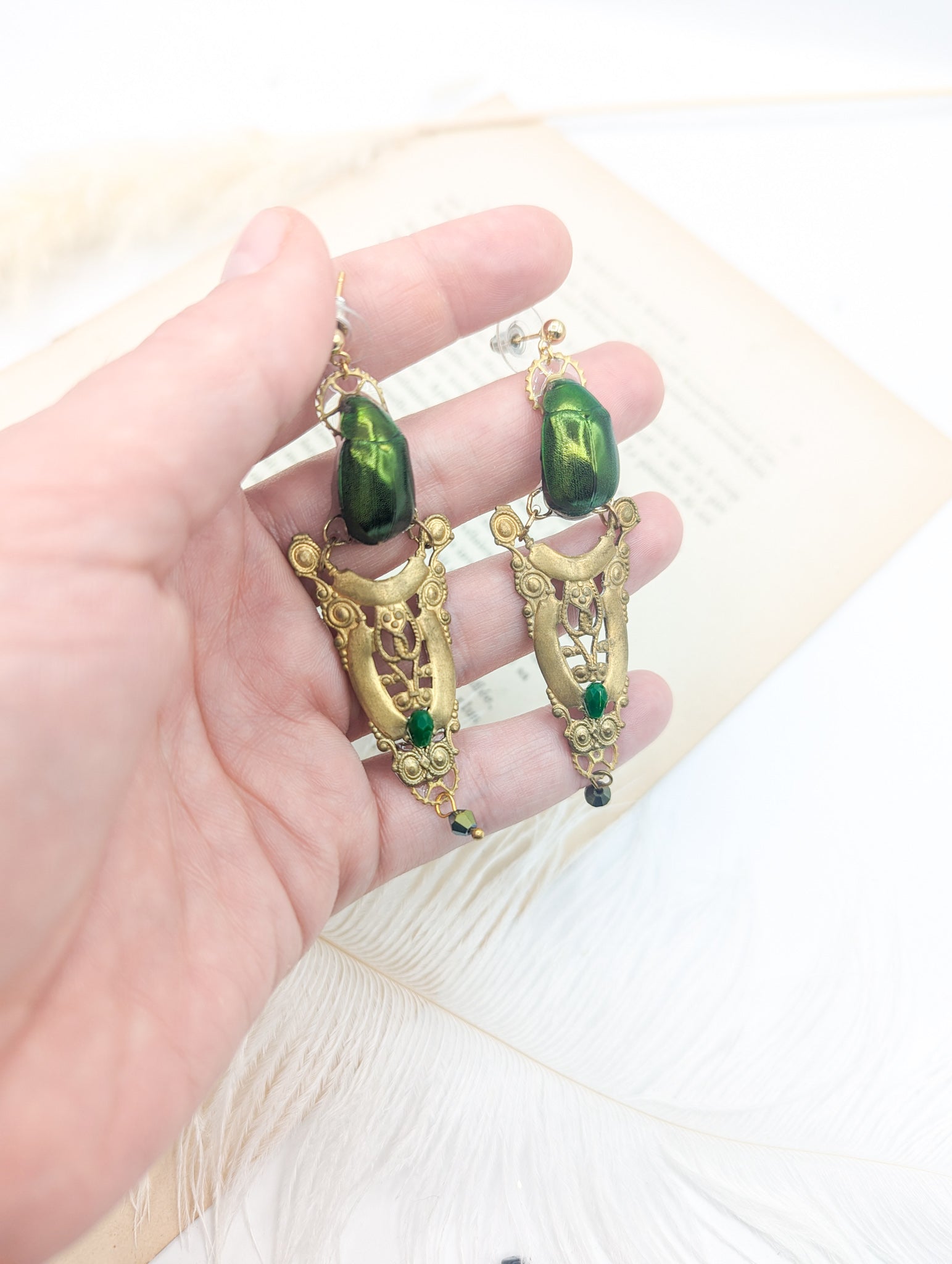 Boucles Osiris – bijou artisanal scarabée collection Mémorabilia | Victorian Rehab