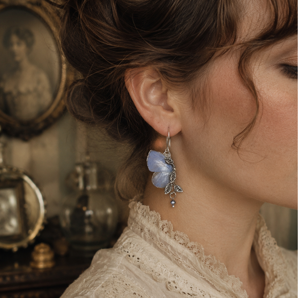 Boucles d'oreille Naturalia papillon Udara Dilecta lavande – monture dorée | Victorian Rehab
