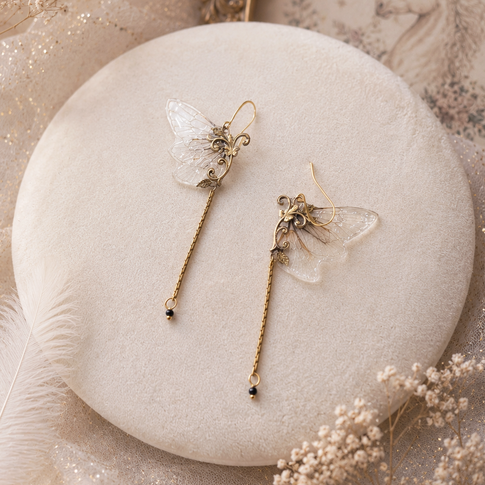 Boucles d'oreille Nancy – véritables ailes de cigale sur estampe dorée | Victorian Rehab