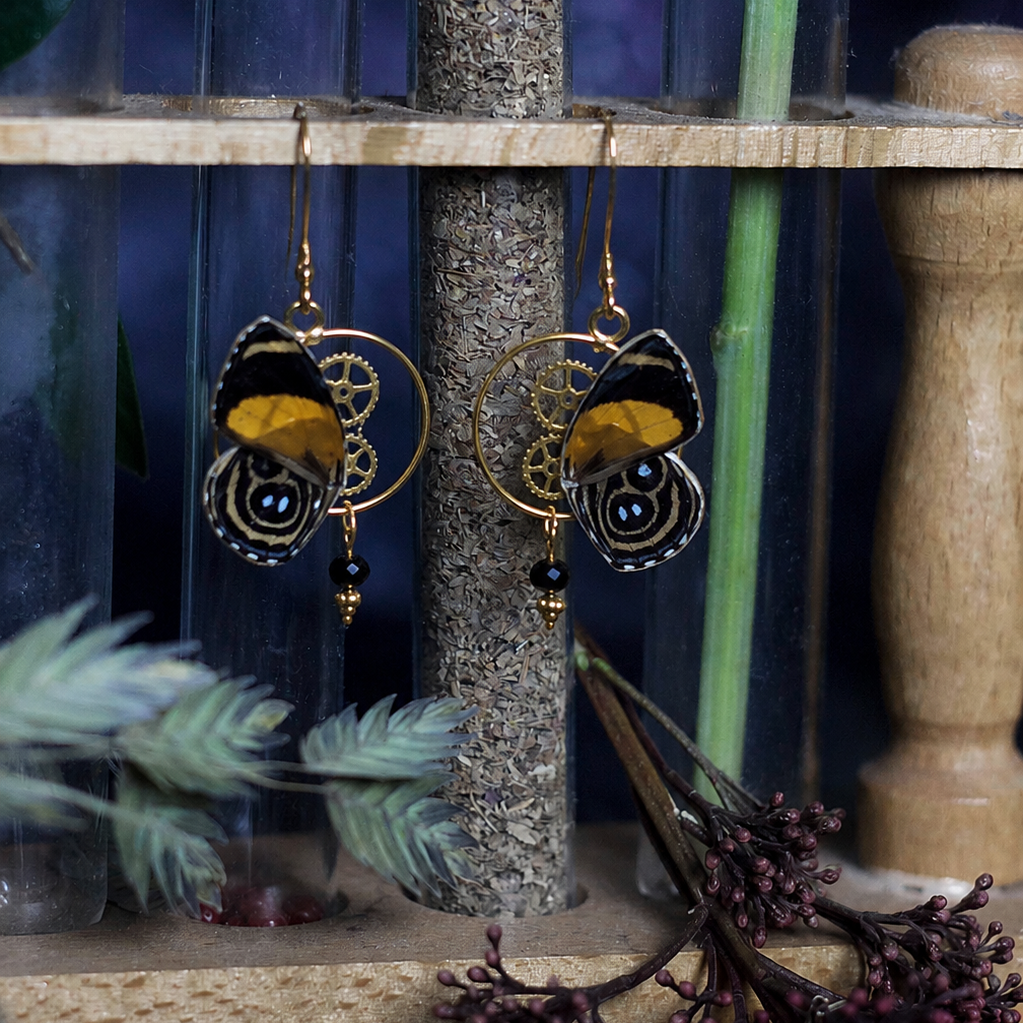 Boucles d'oreille Minimago papillon Callicore Eunomia orange et noir – engrenage doré Art Nouveau | Victorian Rehab