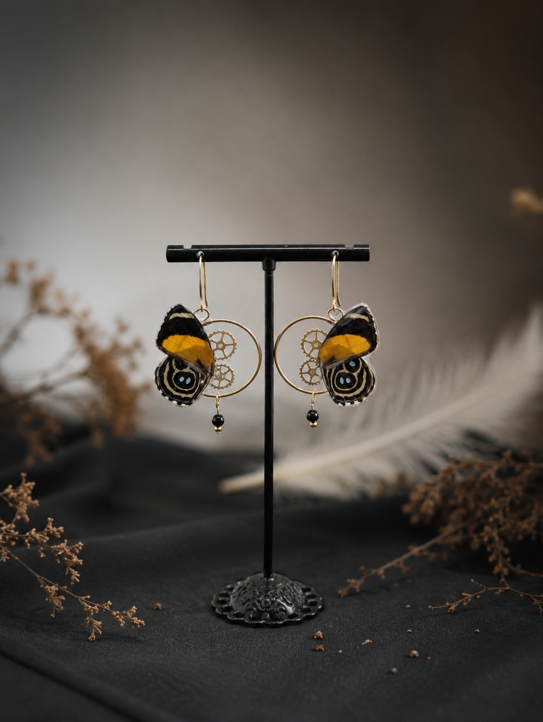 Détail boucles Minimago Callicore Eunomia – aile papillon orange noir laiton doré engrenage montre fait main