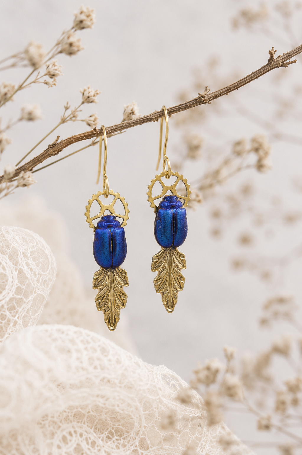 Boucles Leaf scarabée vert – format mini bijou quotidien | Victorian Rehab