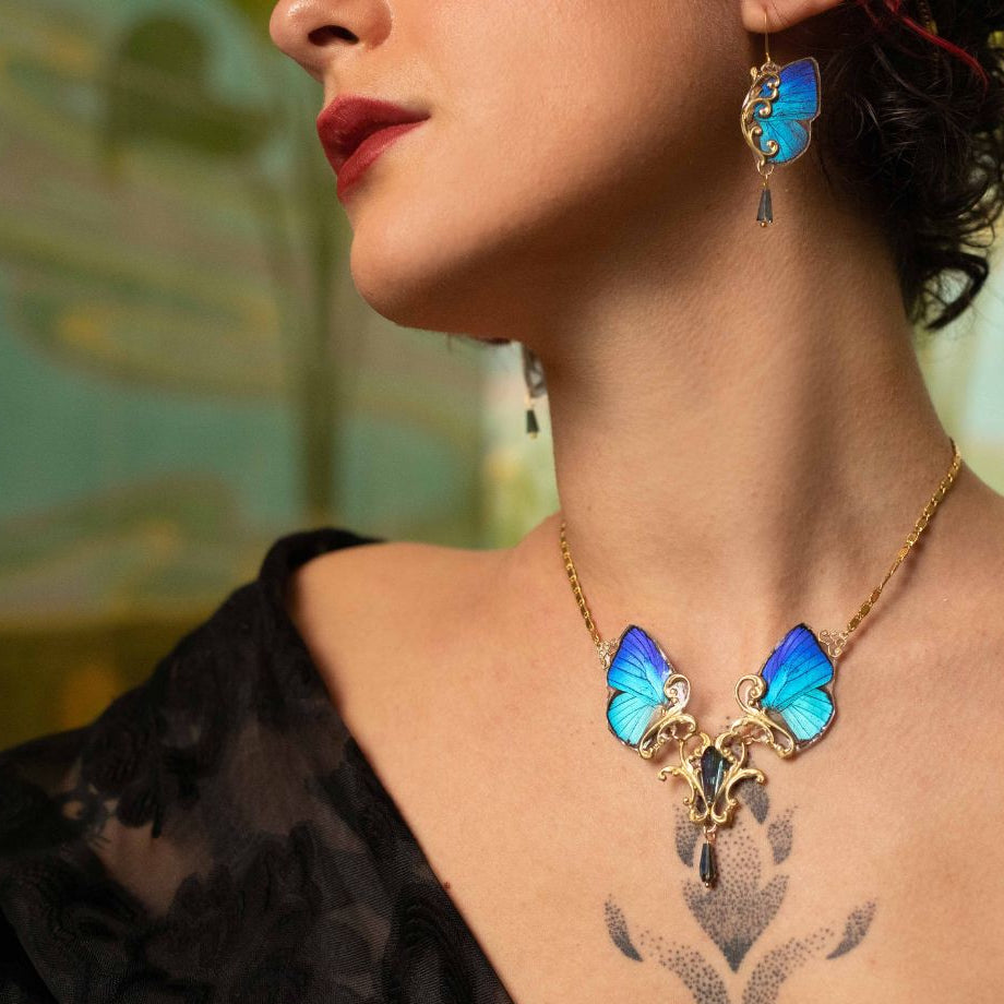 Collier Mucha papillon Arhopala bleu – véritable aile Art Nouveau | Victorian Rehab