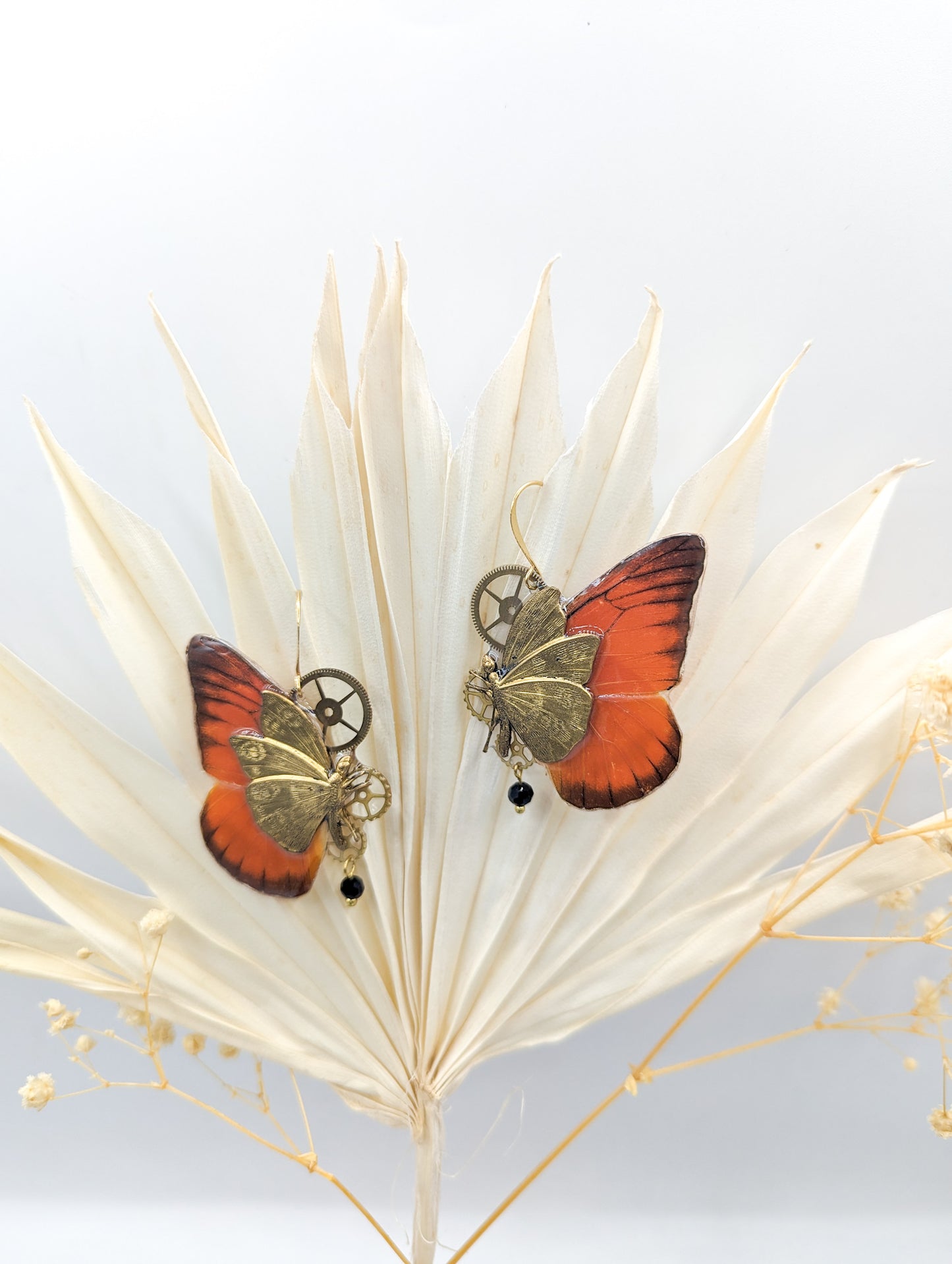 Boucles Chrysalide Appias Nero orange vue de face – bijou Art Nouveau Victorian Rehab