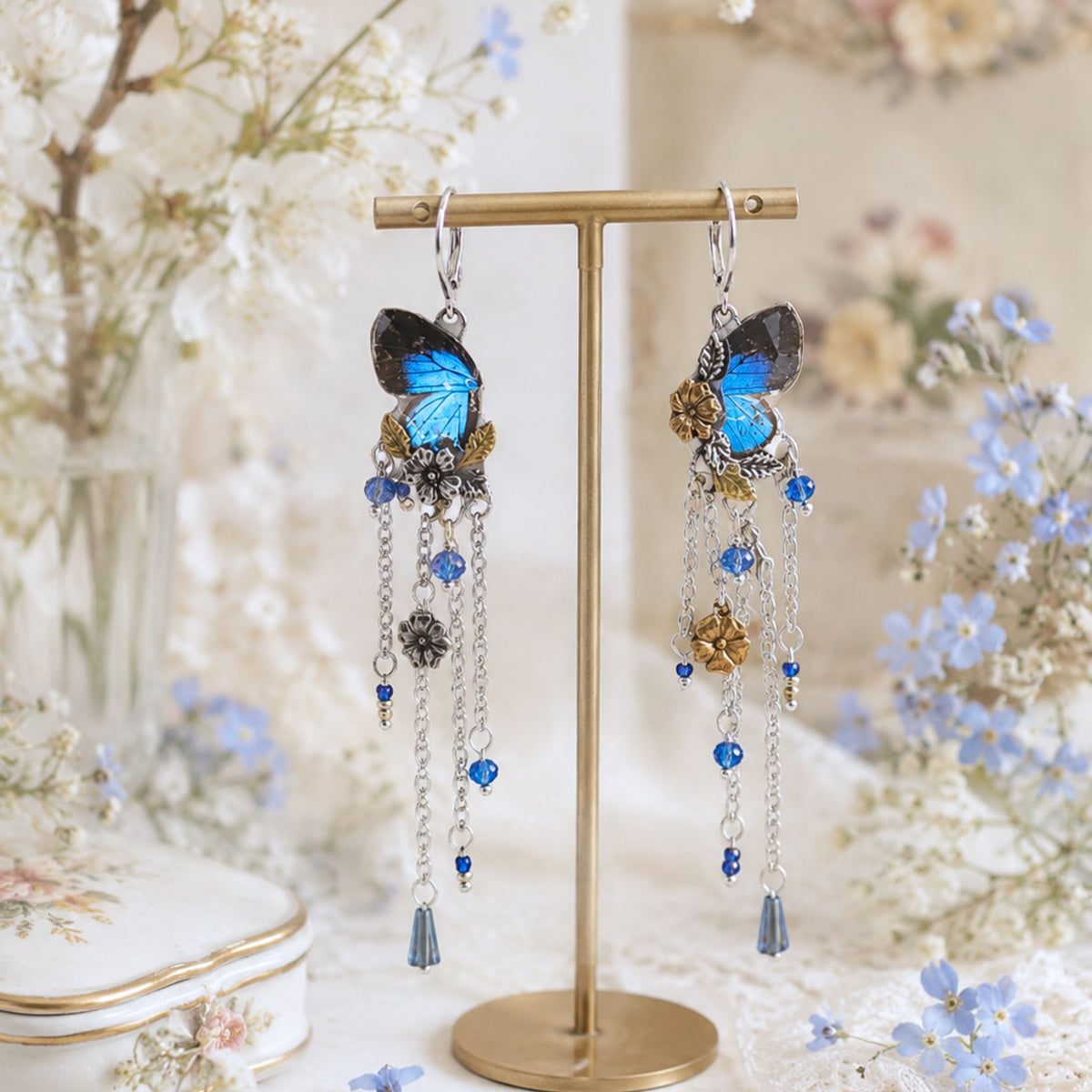 Boucles d'oreille Naturalia GM Bocchus bleu asymétriques posées – pièce unique Art Nouveau Victorian Rehab