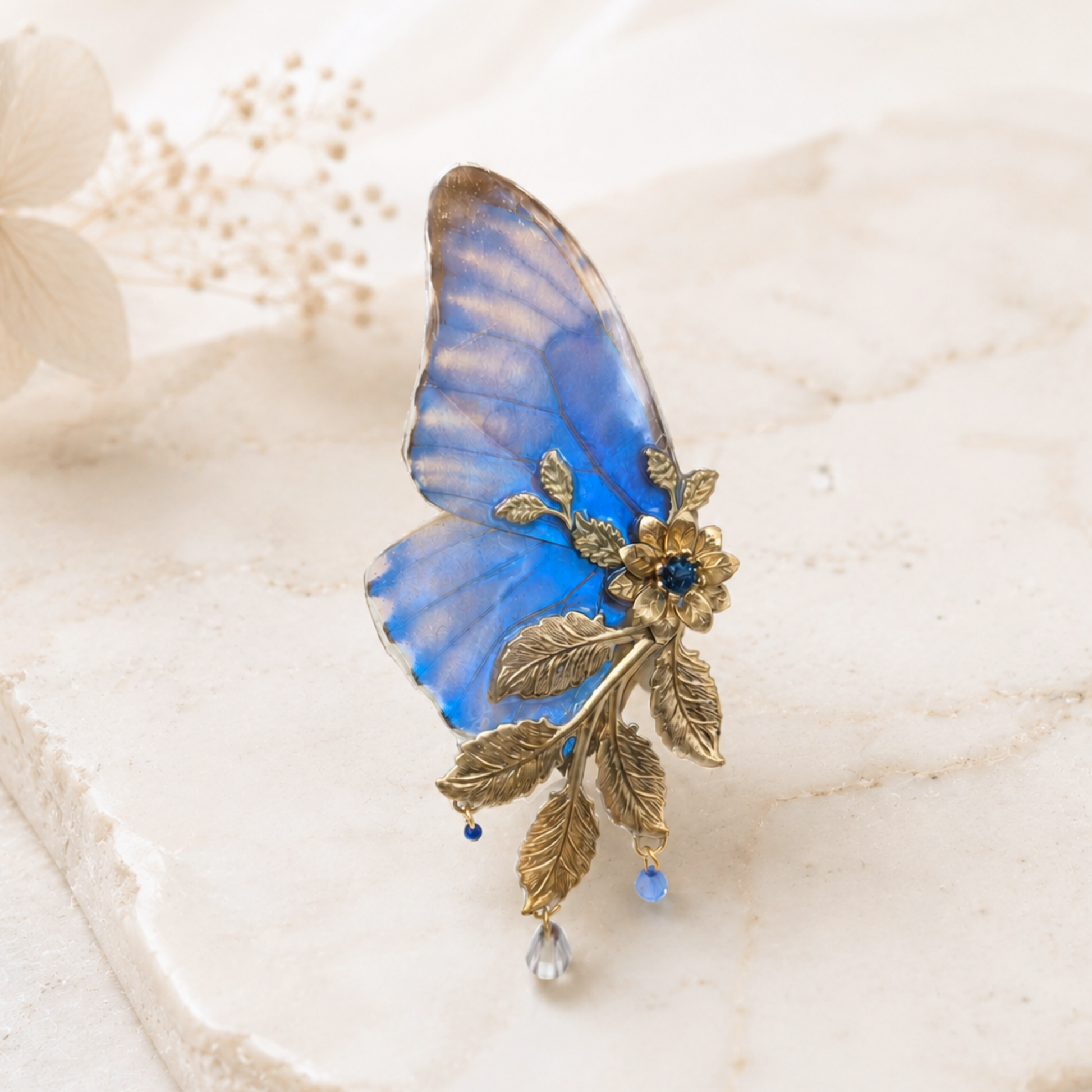 Broche Naturalia Morpho bleu électrique irisé – bijou Art Nouveau fait main Victorian Rehab