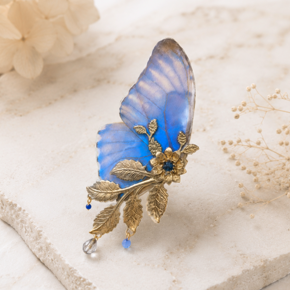 Broche Naturalia Morpho version dorée et argentée – bijou cabinet de curiosités Victorian Rehab