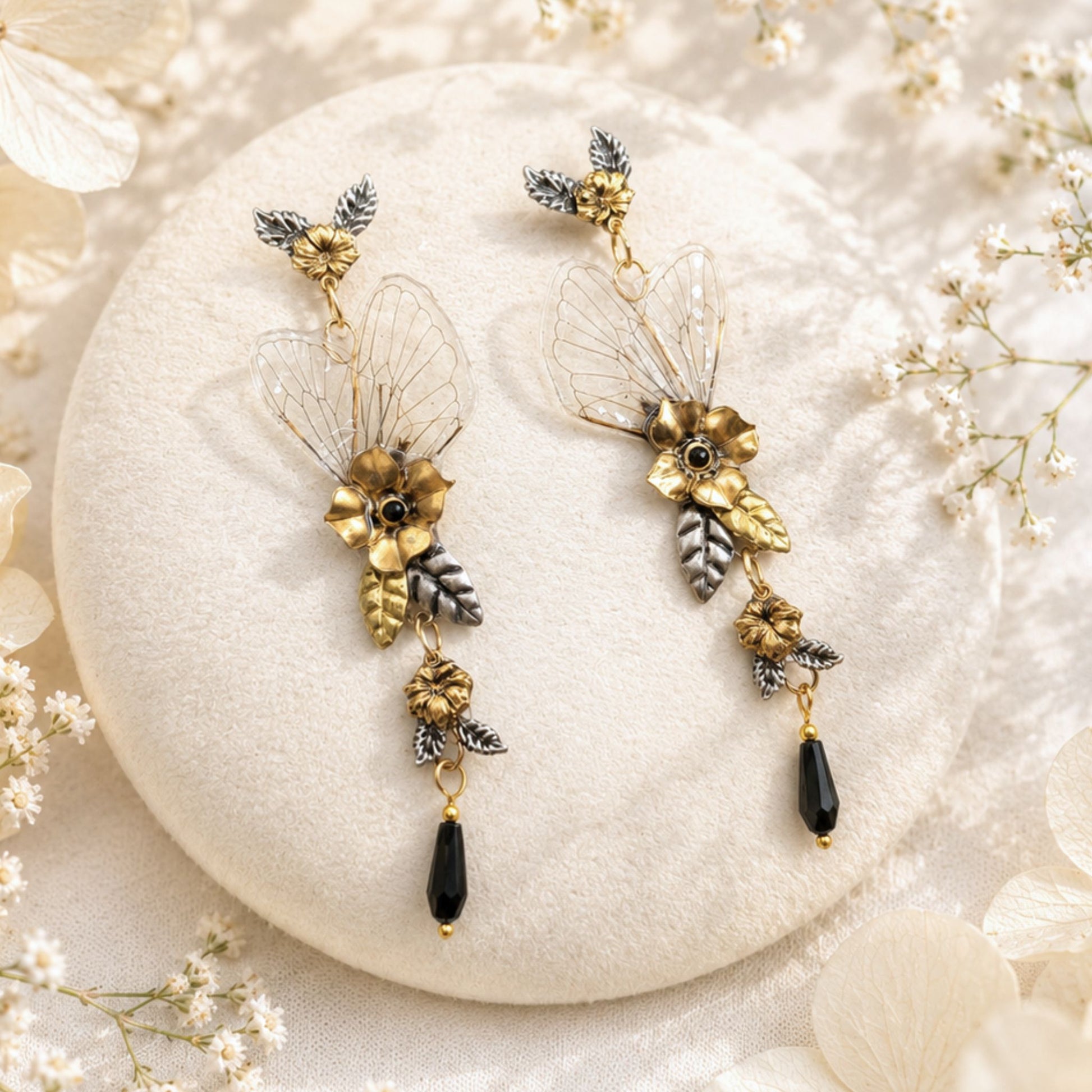 Boucles d'oreille Loréleï ailes de cigale dorées – bijou éthéré ailes de fée | Victorian Rehab