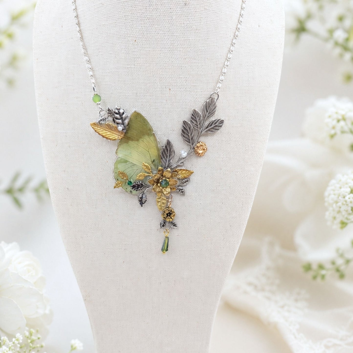 Collier Loreleil pendentif papillon Green Charaxe ailes de fée médaillon doré argenté