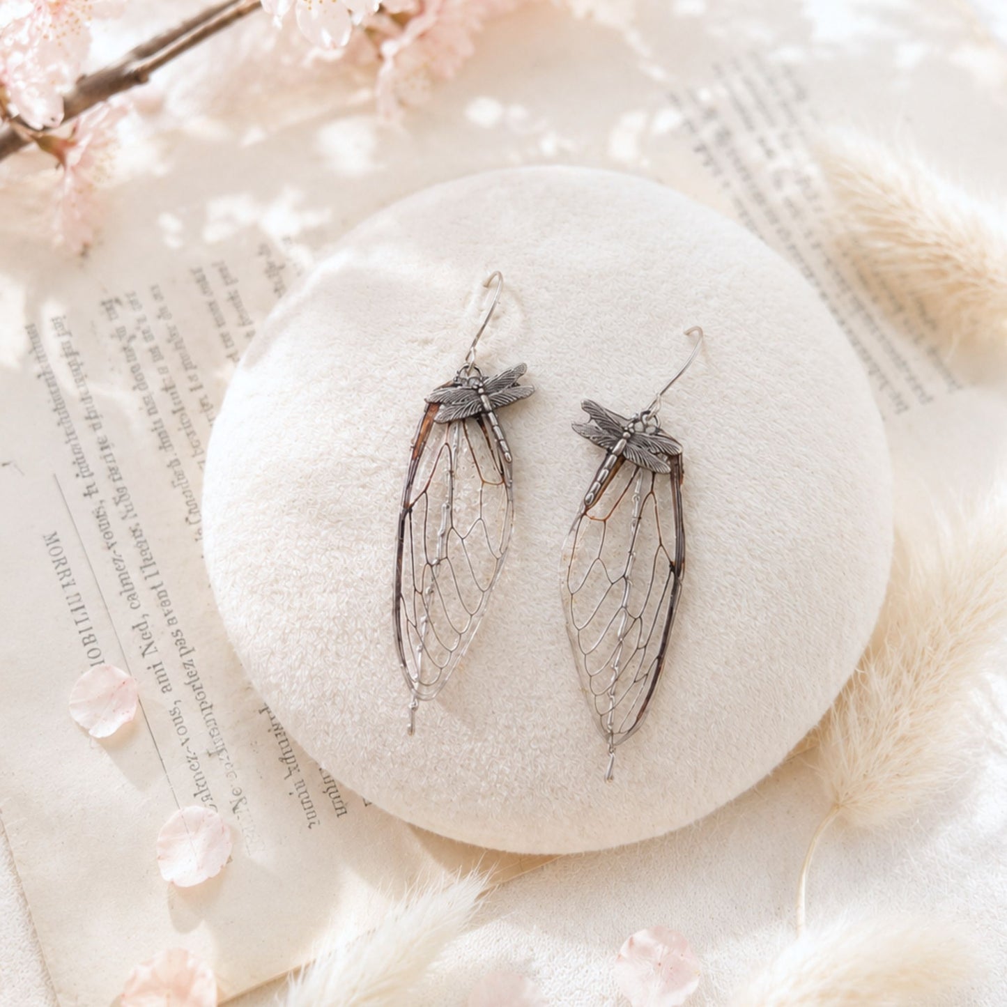 Boucles d'oreille Dragonfly ailes de cigale dorées – bijou éthéré ailes de fée | Victorian Rehab