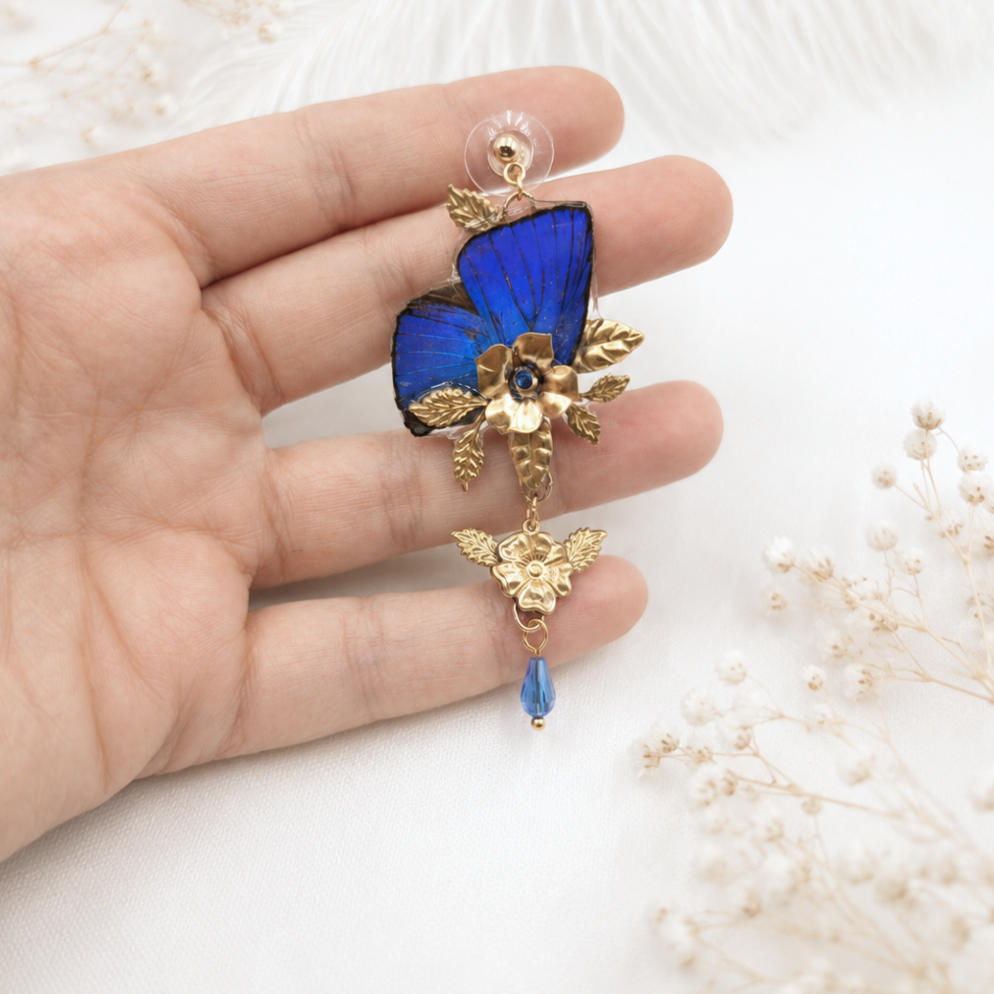Détail aile de papillon Arhopala bleu iridescent fairycore Victorian Rehab
