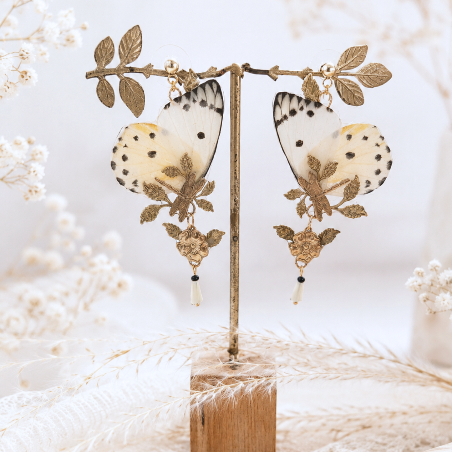Détail aile de papillon Belenois Calypso fairycore boucles Victorian Rehab