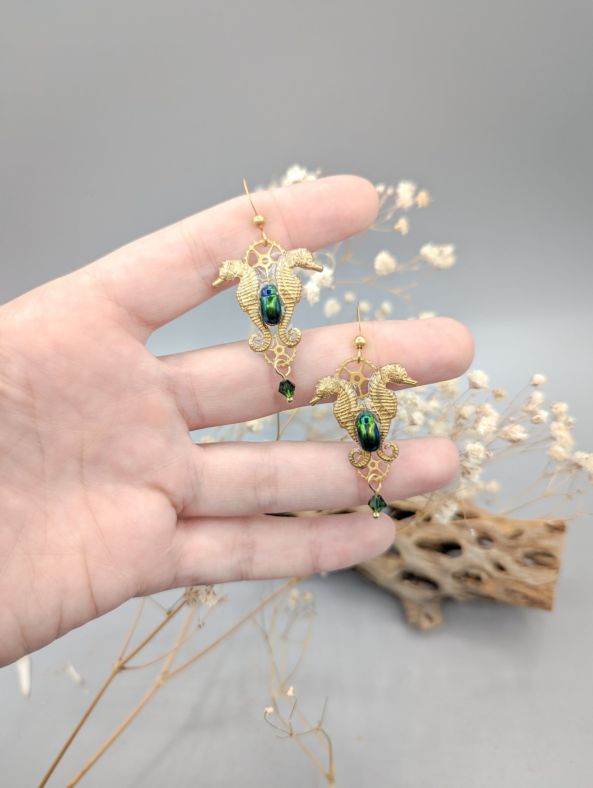 Boucles Odyssée portées – bijou Art Nouveau scarabée hippocampe | Victorian Rehab