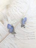 Boucles d'oreille Naturalia papillon lavande portées – bijou naturaliste Victorian Rehab