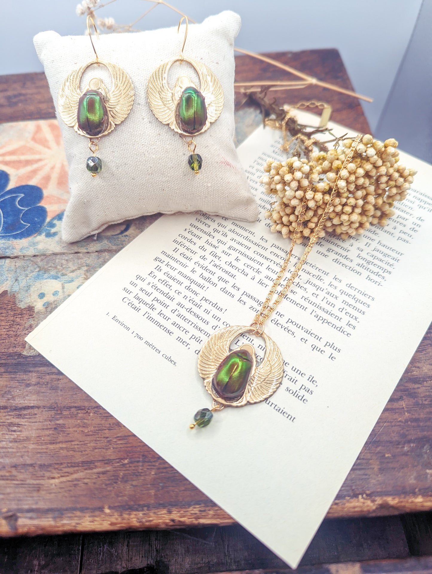Parure Amon Râ collier et boucles – scarabées véritables & laiton doré | Victorian Rehab