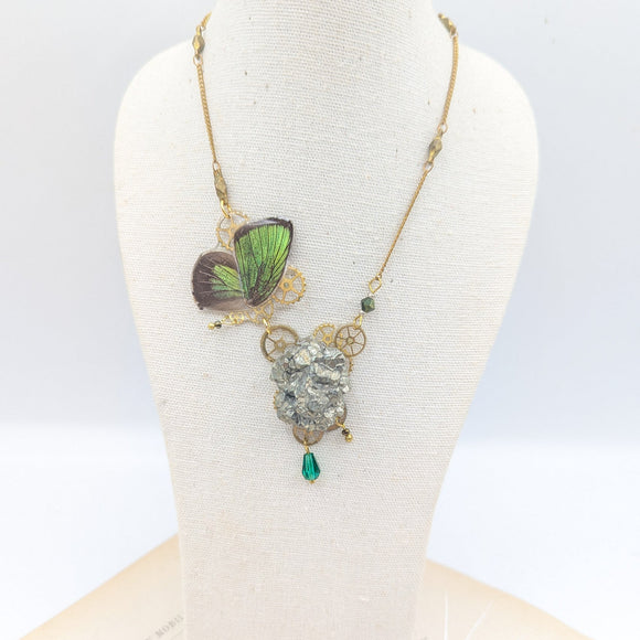 //VENTE PRIVEE// Collier Pyrite papillon Arhopala vert