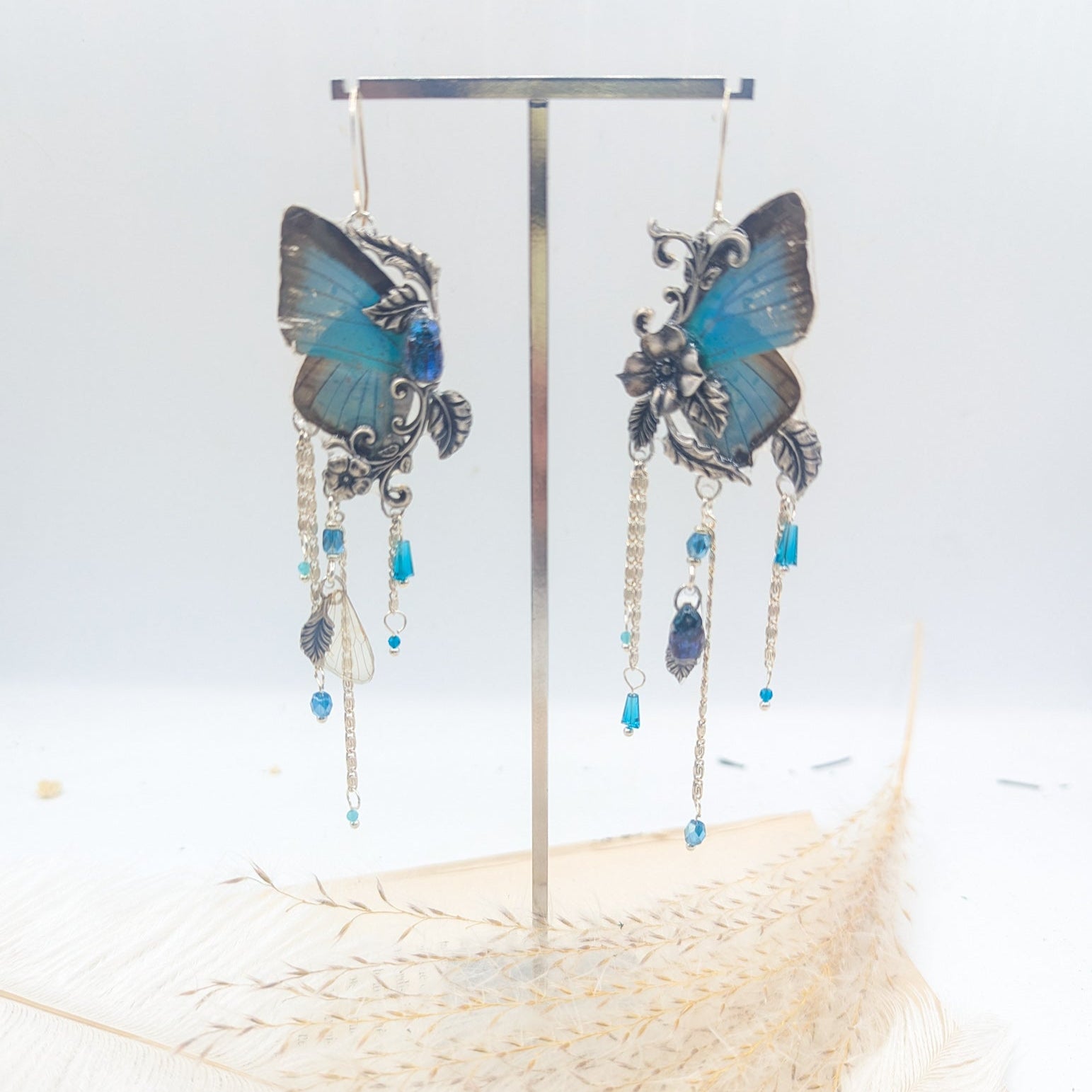 Boucles d'oreille Naturalia GM papillon Marcias – scarabée bleu iridescent et cigale Art Nouveau | Victorian Rehab