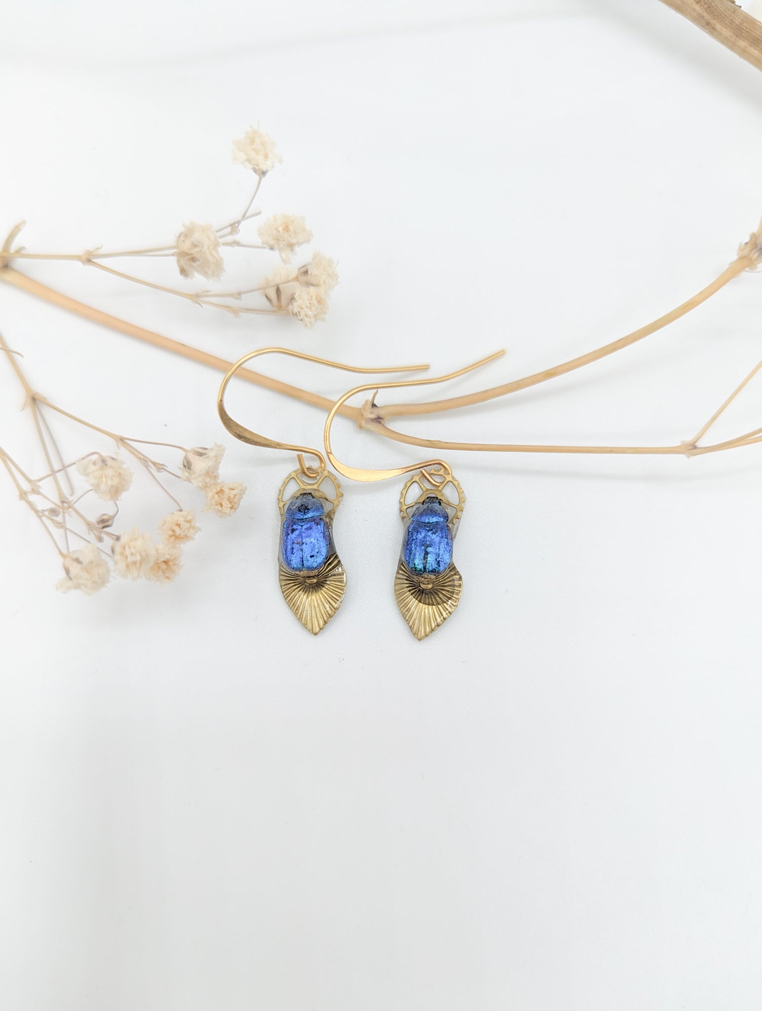 Boucles Maat scarabée bleu – bijou artisanal fait main en France | Victorian Rehab