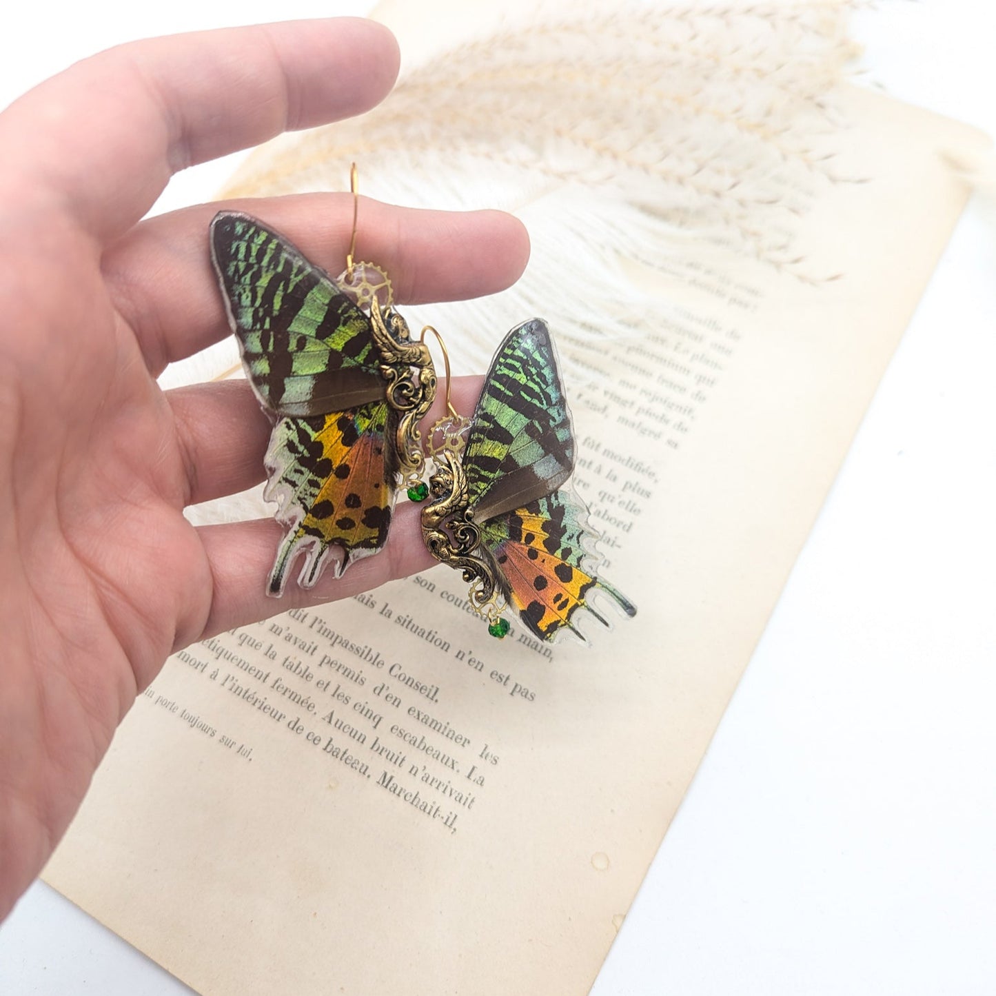 Boucles d'oreille Art Nouveau véritables ailes papillon Urania Ripheus – Victorian Rehab