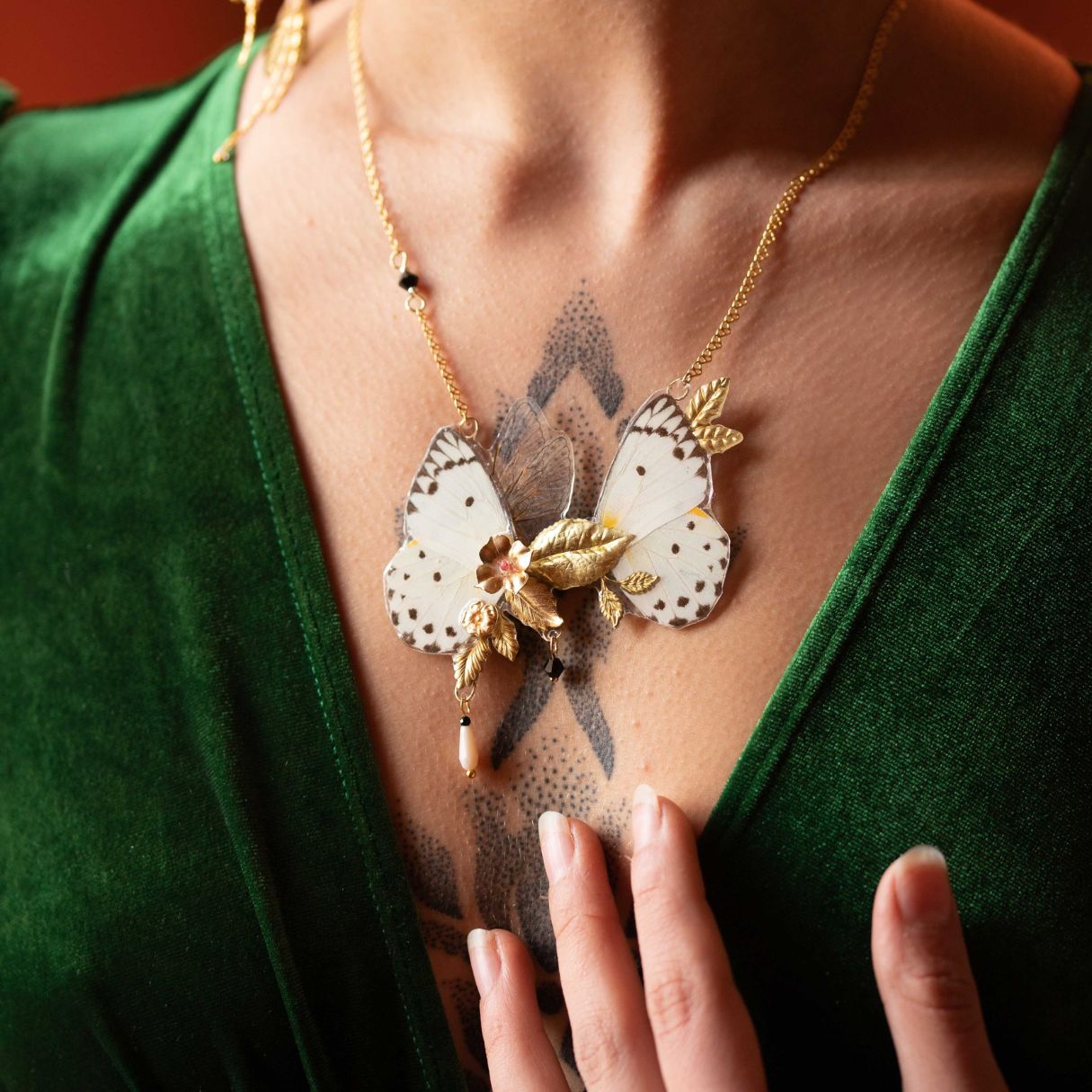Bijou Art Nouveau collier Naturalia papillon Calypso cigale perles – Victorian Rehab Hérault