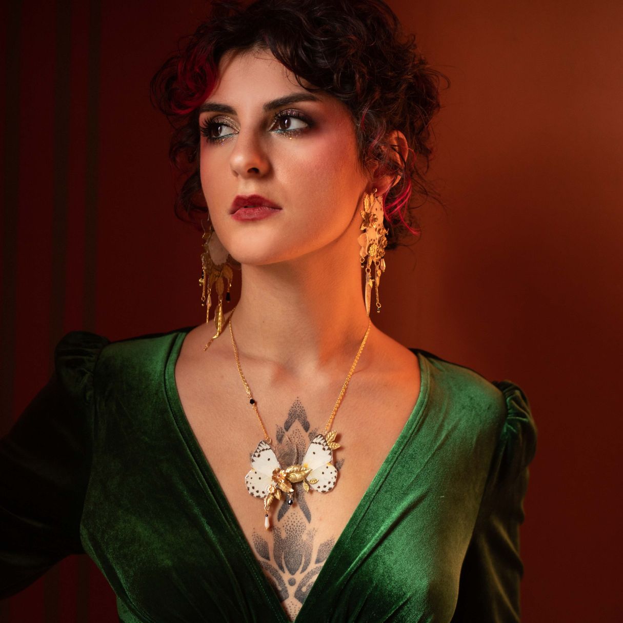Boucles Naturalia Calypso – véritable papillon blanc noir laiton doré, bijou Art Nouveau Victorian Rehab
