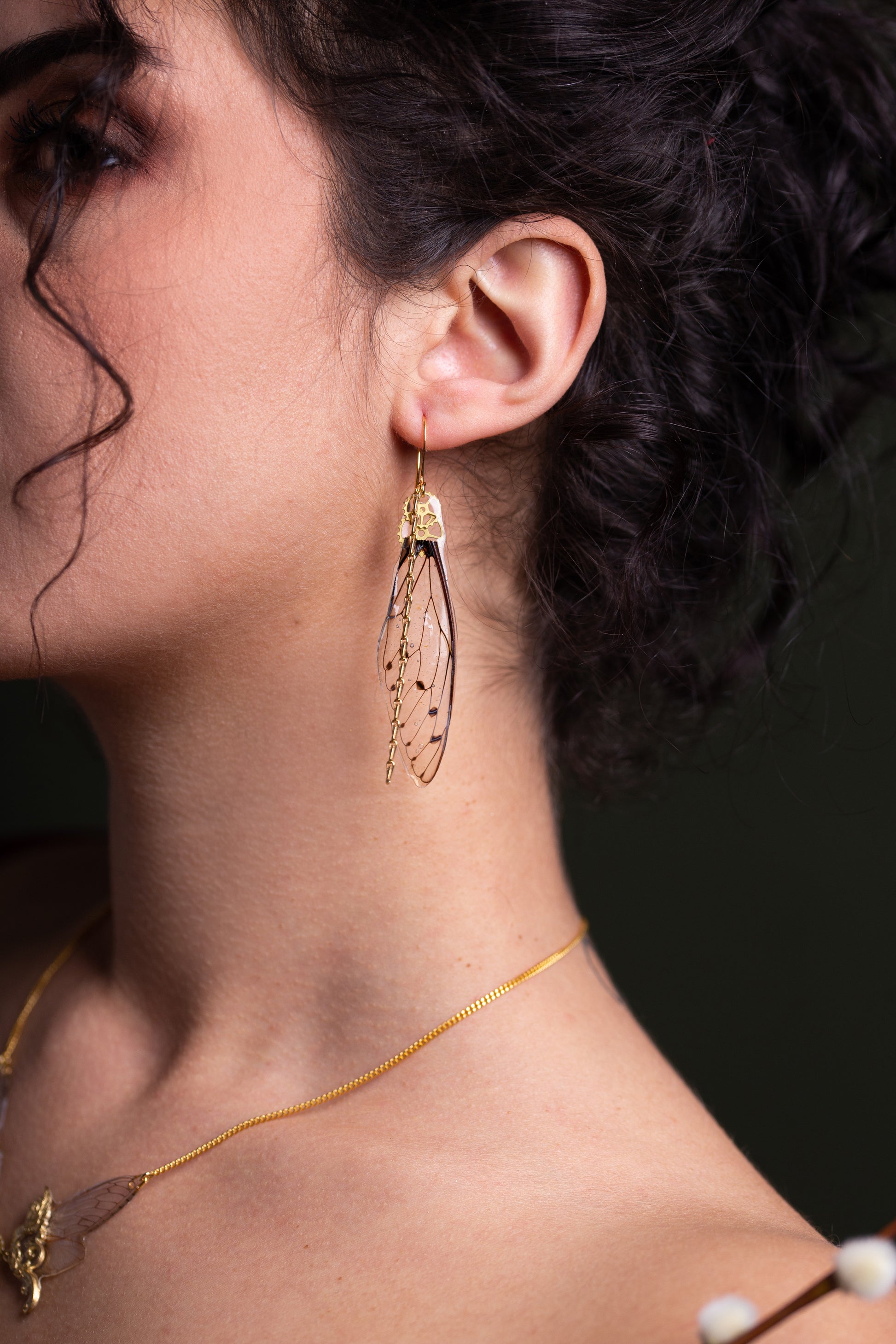Boucles d'oreille Cigales Cristal portées – bijou féérique Art Nouveau Victorian Rehab