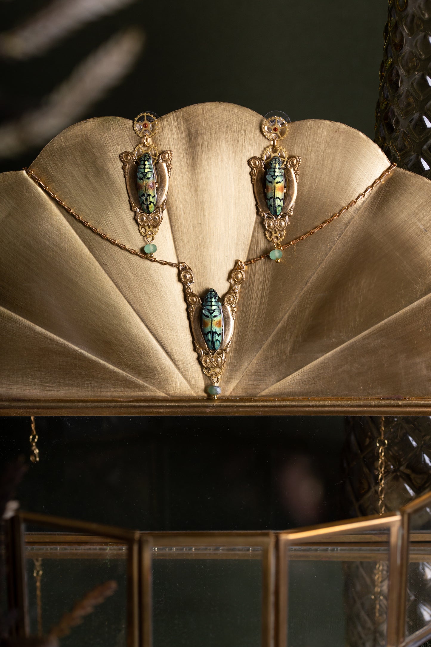 Parure Anubis boucles & collier – véritables scarabées & laiton doré | Victorian Rehab