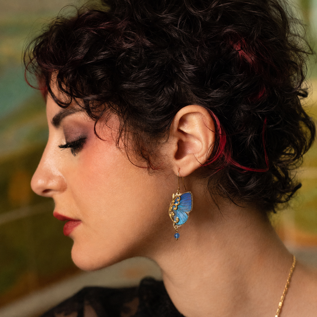 Boucles d'oreille Mucha Arhopala bleu métallique – bijou Art Nouveau fait main Victorian Rehab
