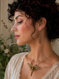 Détail collier Dragonfly – ailes de cigale brune estampes laiton Victorian Rehab