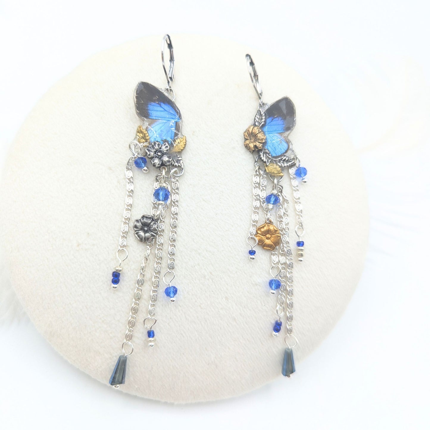 Détail boucles Naturalia GM Bocchus bleu électrique asymétriques – Victorian Rehab