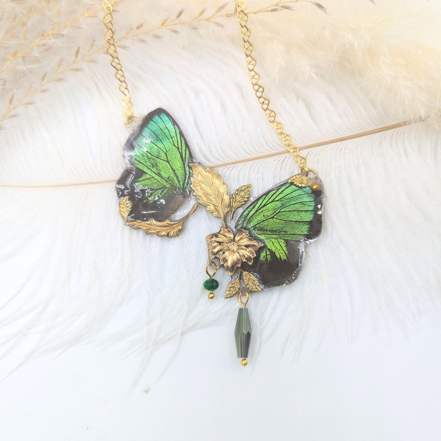 Bijou Art Nouveau collier Naturalia véritable aile Arhopala vert iridescent – Victorian Rehab Hérault