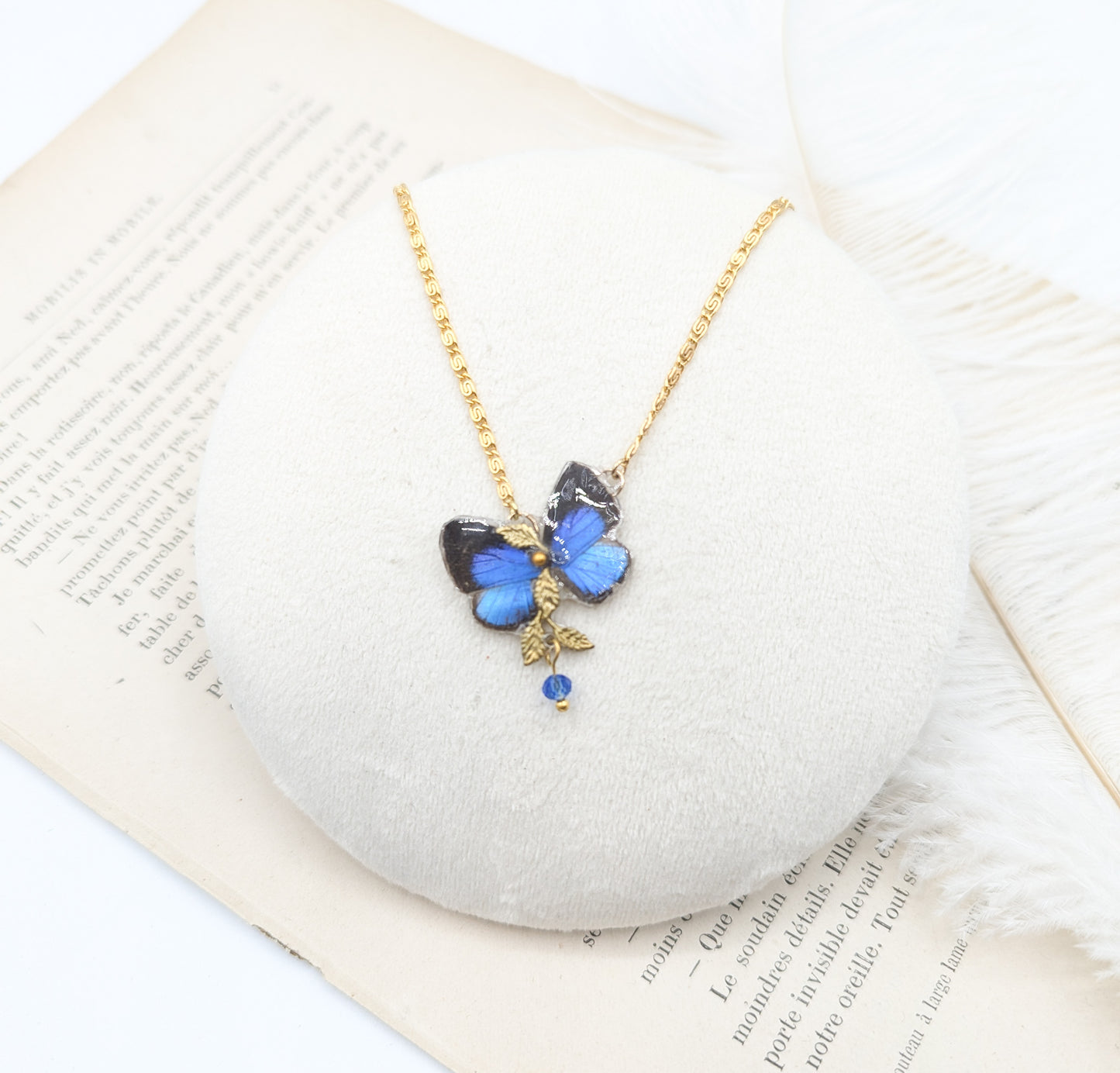Collier bijou Art Nouveau véritable aile de papillon bleu irisé – Victorian Rehab atelier Hérault