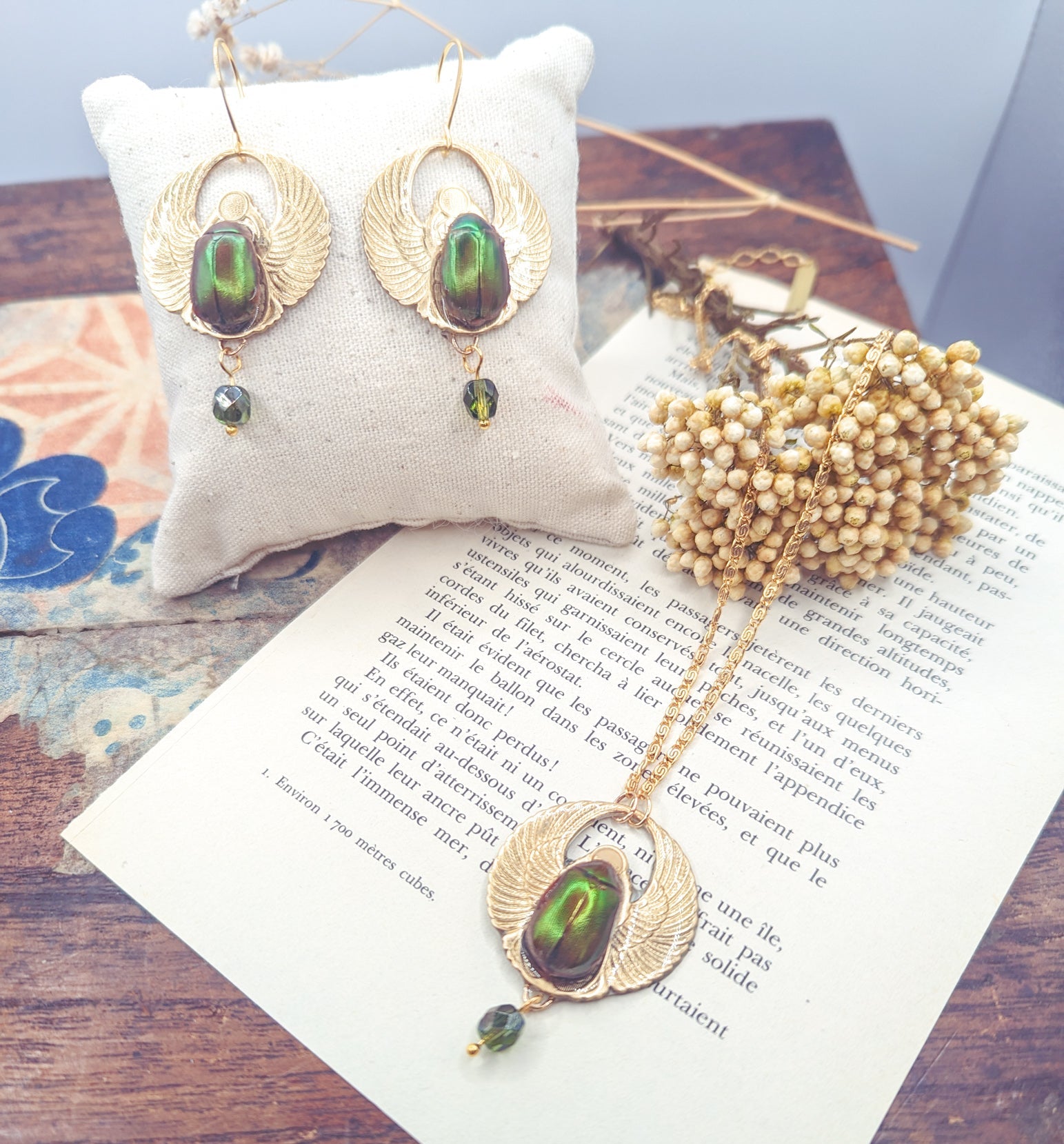 Parure Amon Râ boucles et collier – véritables scarabées & laiton doré | Victorian Rehab