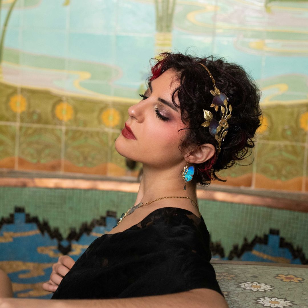 Bijou unique boucles Mucha papillon bleu métallique – Victorian Rehab atelier Hérault