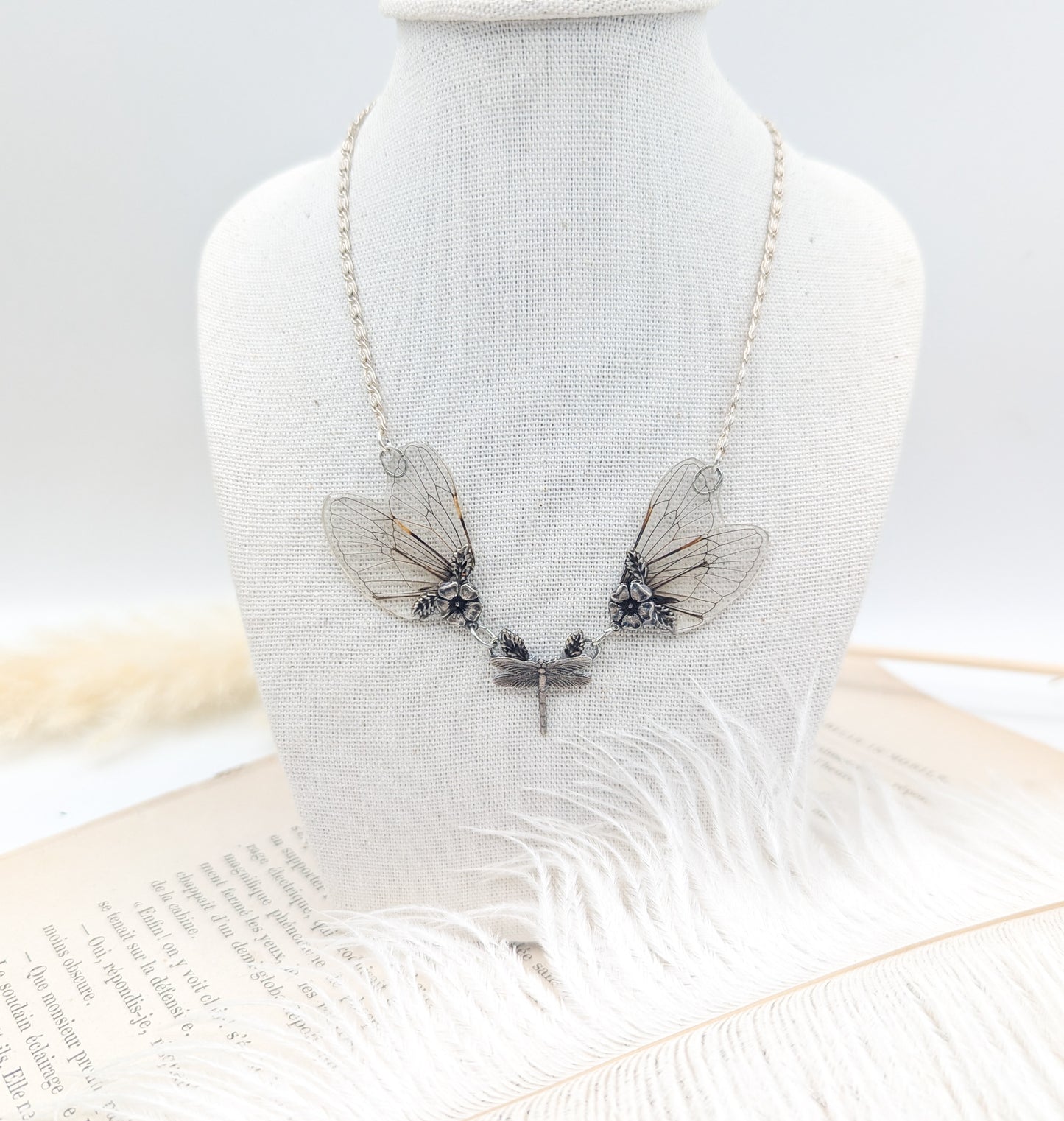 Collier Aëlys ailes de cigale vue de face – bijou Art Nouveau Victorian Rehab