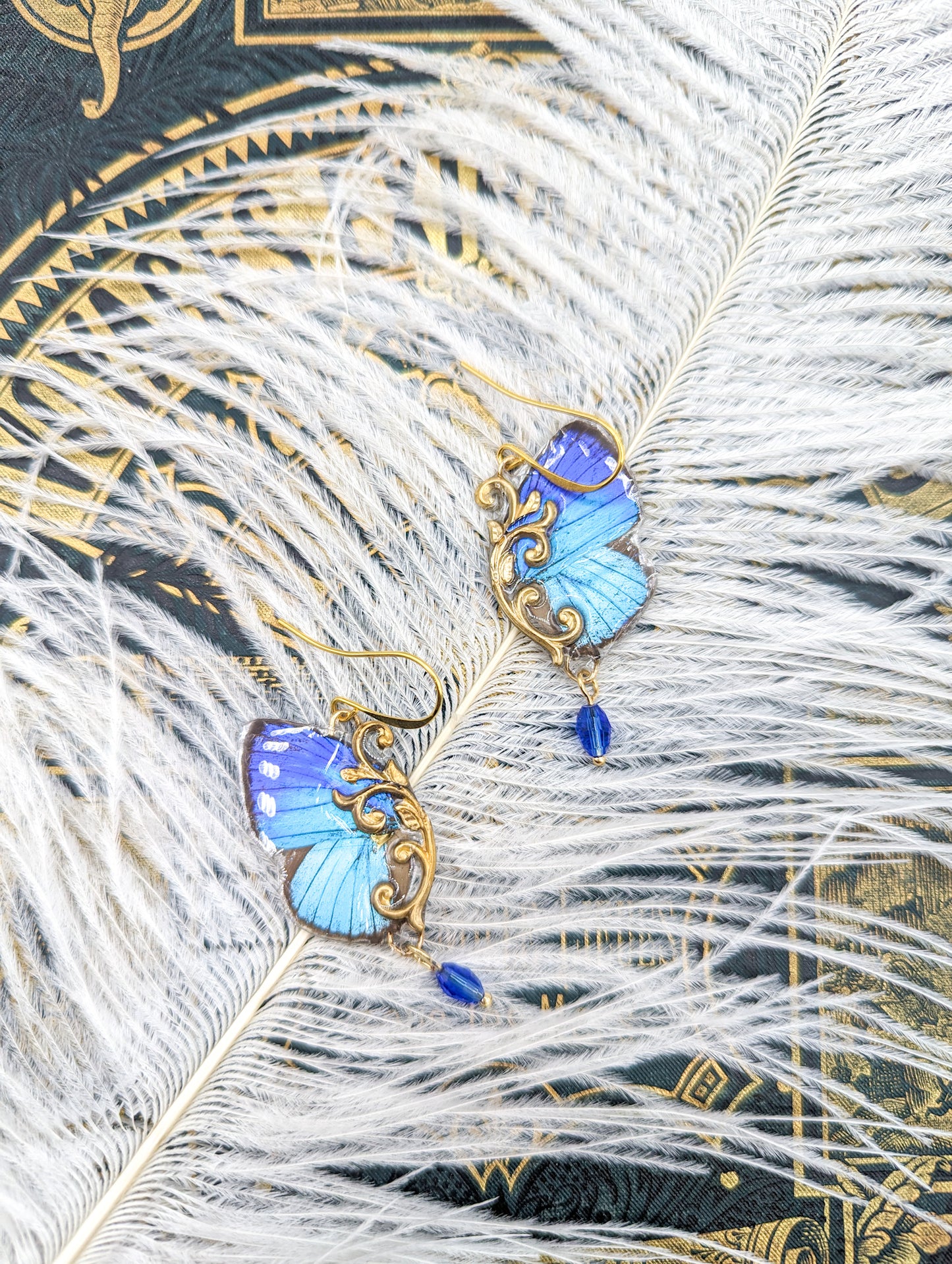 Boucles d'oreille papillon bleu Arhopala inspirées Alphonse Mucha Art Nouveau – Victorian Rehab