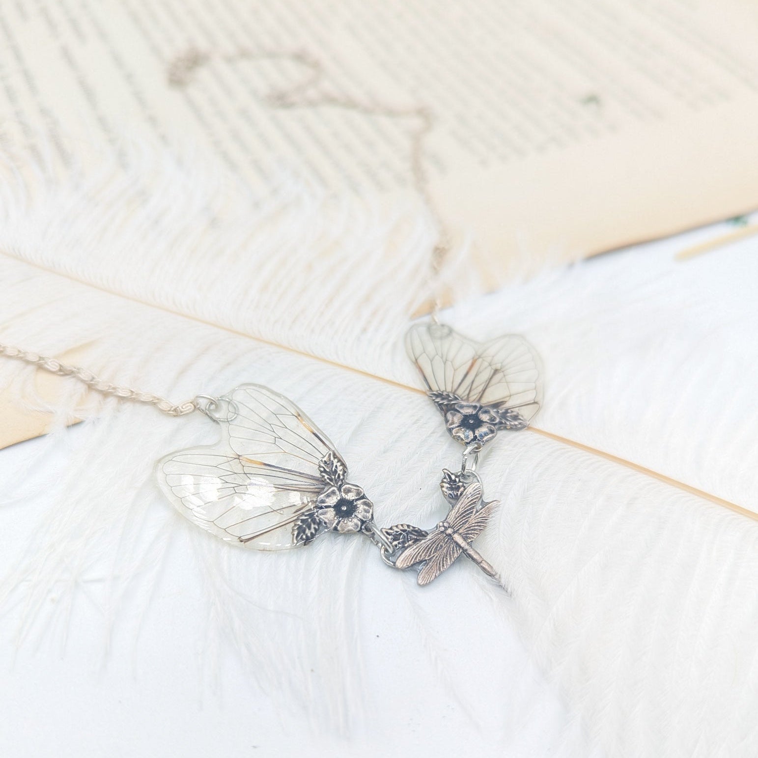 Collier Aëlys bijou féérique Art Nouveau – véritables ailes de cigale Victorian Rehab Pézenas