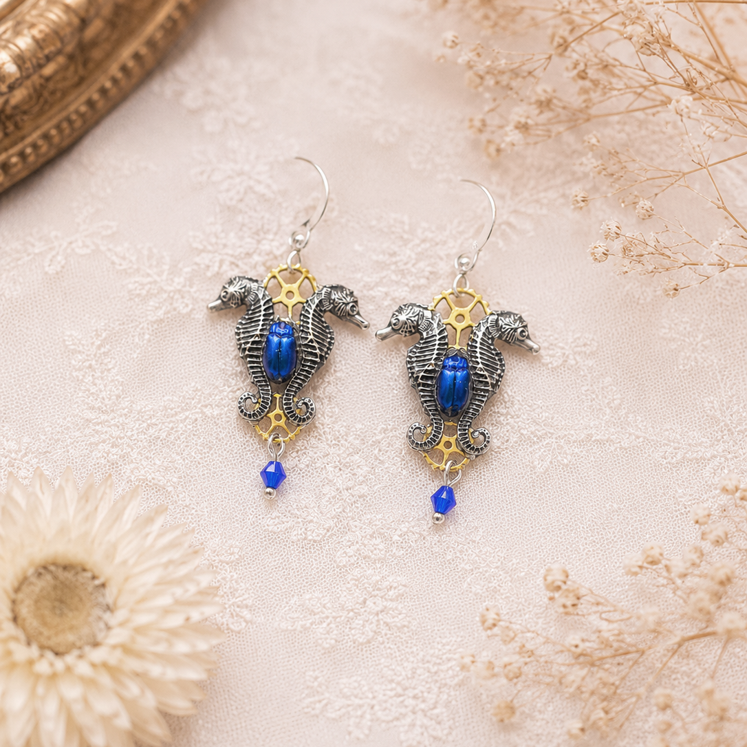 Boucles d'oreille Odyssée Bleue – véritable scarabée & estampes hippocampe