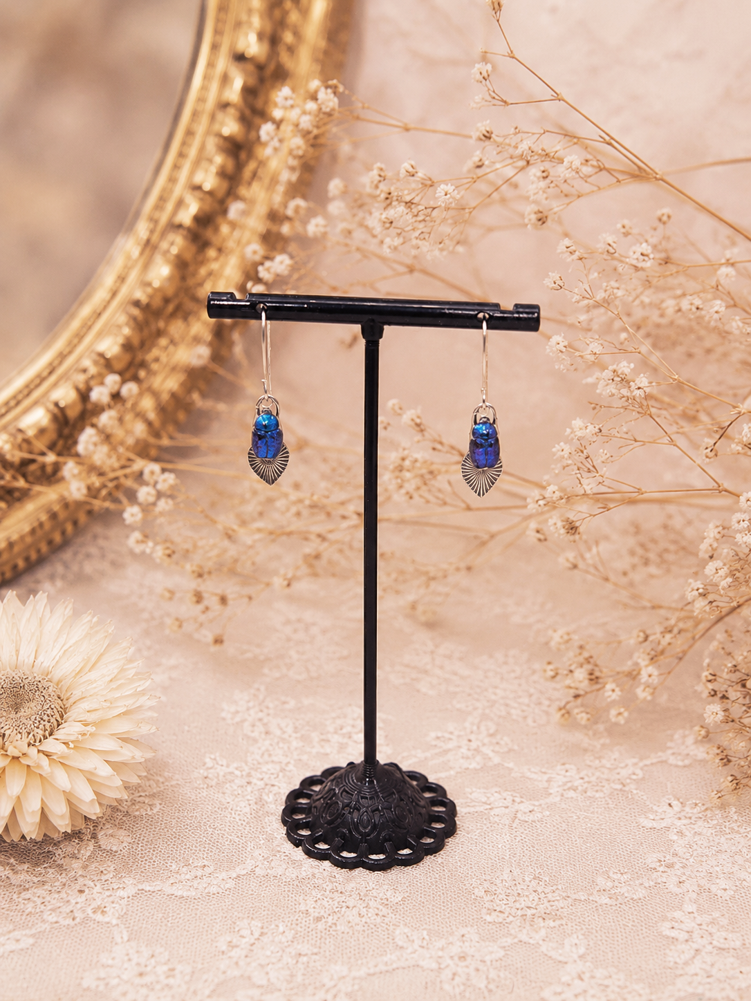 Boucles d'oreille Maat – véritable scarabée bleu
