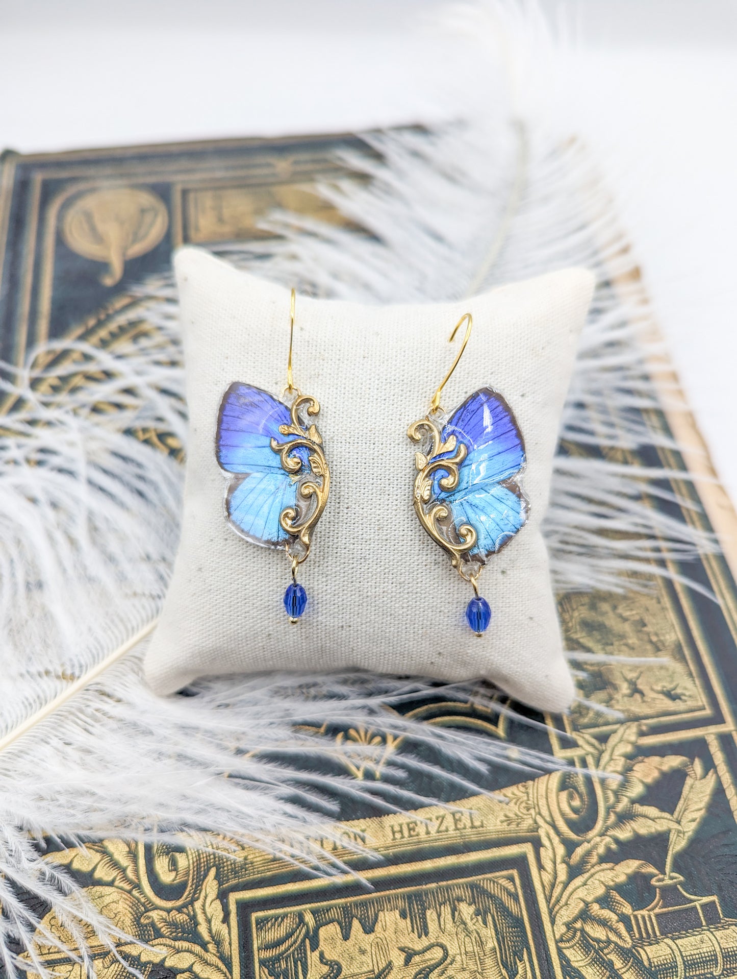 Parure boucles Mucha Arhopala bleu doré – bijou fait main France Victorian Rehab