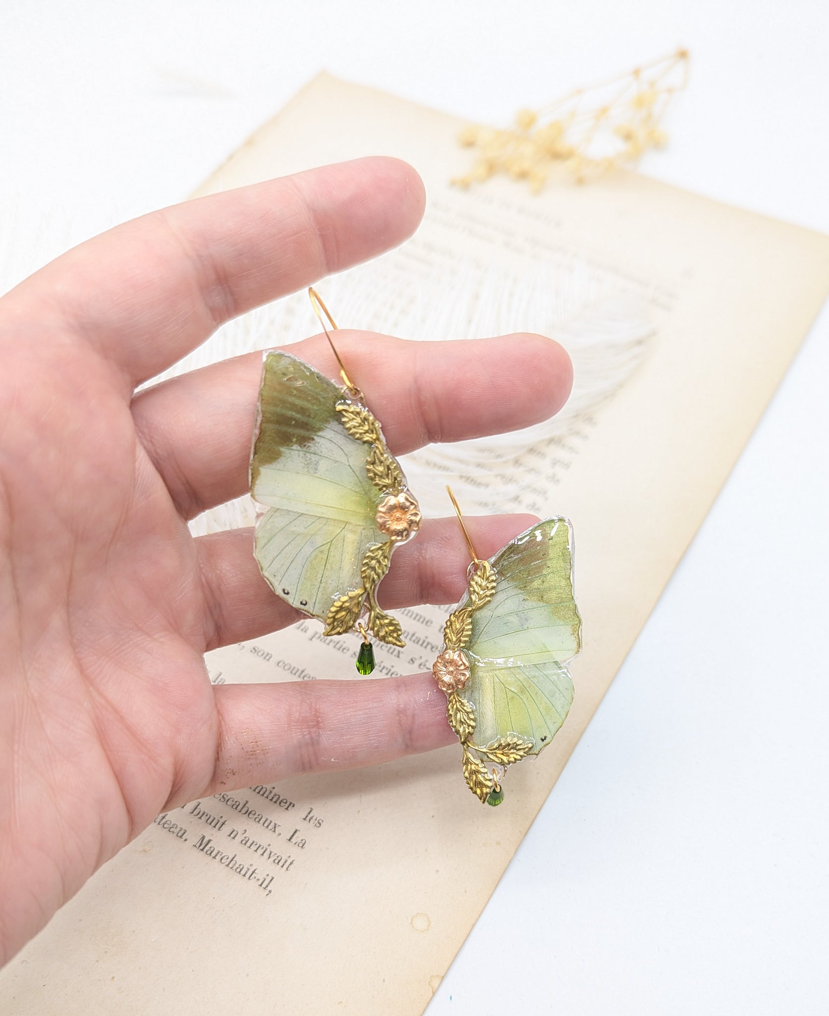 Bijou unique boucles d'oreille papillon Green Charaxes stabilisé résine – Victorian Rehab atelier Hérault